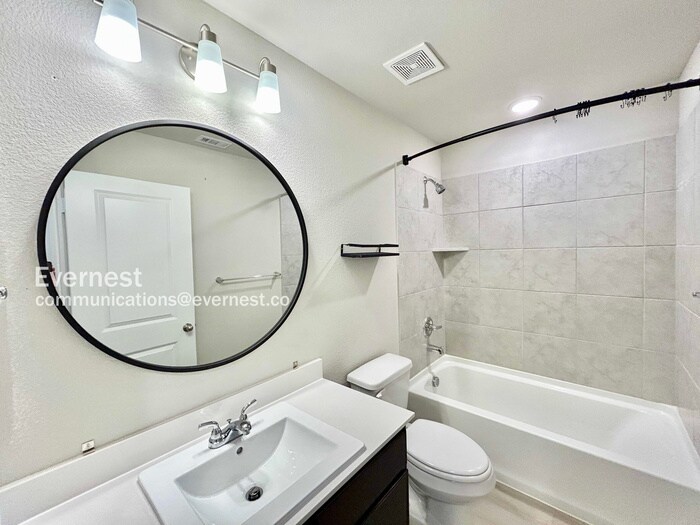 Building Photo - 3030 Willow Wood Ct