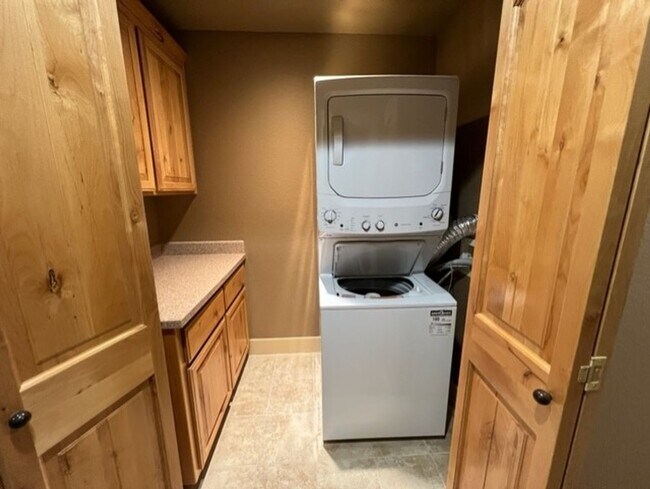 Building Photo - Craftsman home with many upgrades & RV Parking