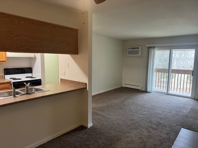 Building Photo - 580 N Main St