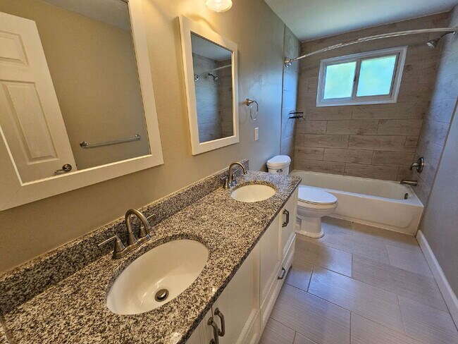 Building Photo - Clean 3-Bedroom Tri-Level, 1.5 Bath with Updated Kitchen, Great Room, Fireplace & Private Backyar...
