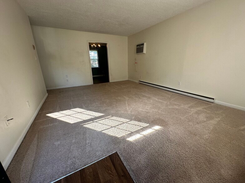 Building Photo - 106 Robbins Ave