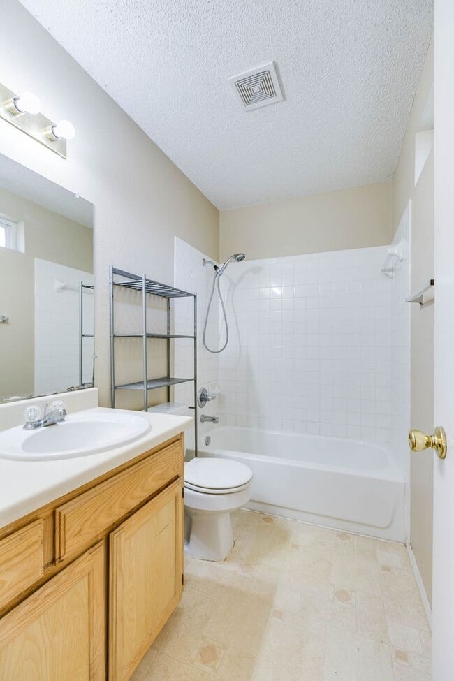 Building Photo - COMING NOVEMBER 2025 - 3 Bedroom Home in t...