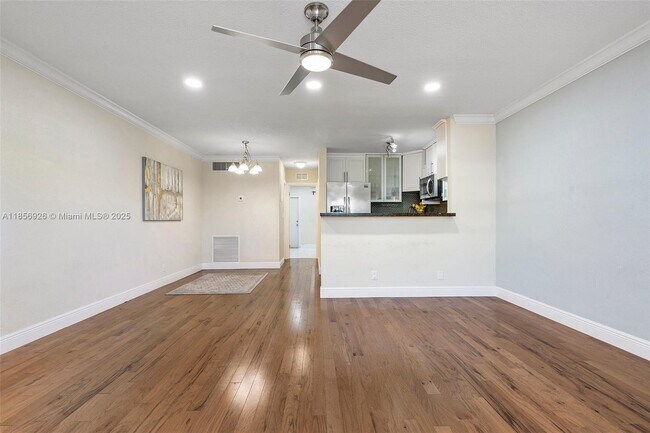 Building Photo - 2701 Middle River Dr