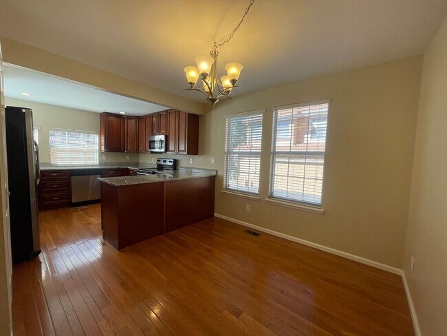 Building Photo - $0 DEPOSIT OPTION. LUXURIOUS 3BED/3.5 BATH...