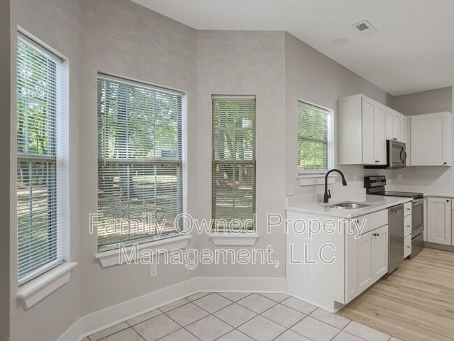 Building Photo - 105 Mallory Dr