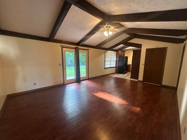 Building Photo - Charming 3 Bedroom, 2 Bathroom Home in Lenlock!