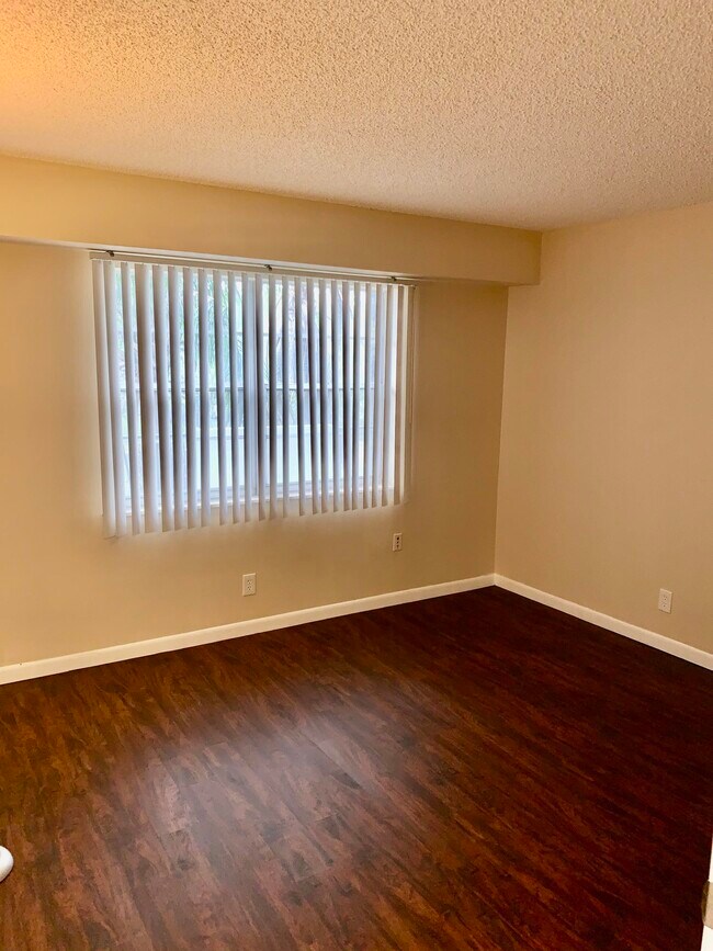 Building Photo - 3100 W Rolling Hills Cir