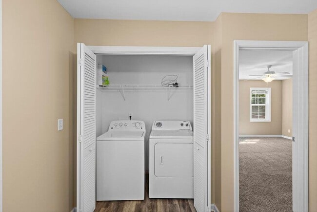 Building Photo - Beautiful Townhome with BEACH Convenience!