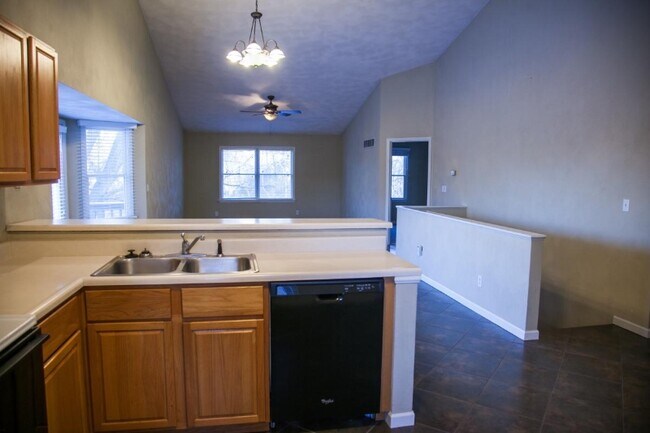 Building Photo - 33 Old Orchard Ln