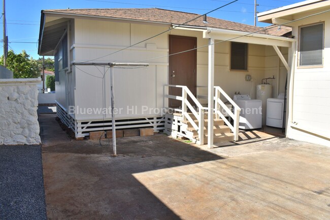 Building Photo - Renovated 4 bedroom, 2 bath Palolo home w/...