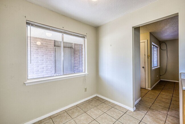 Building Photo - Beautiful 2 bed - 1 baths apartment  part ...