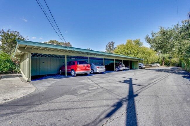 Building Photo - 2 Bedroom 1 Bath Two Story Townhome