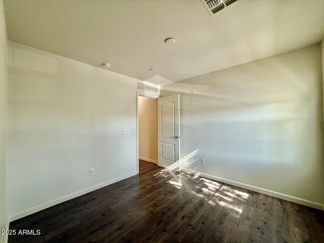 Building Photo - 1520 N 80th Dr