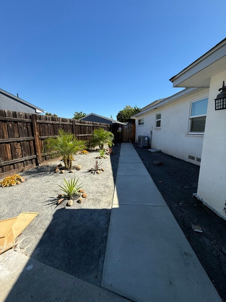 Building Photo - 6649 Delbarton St