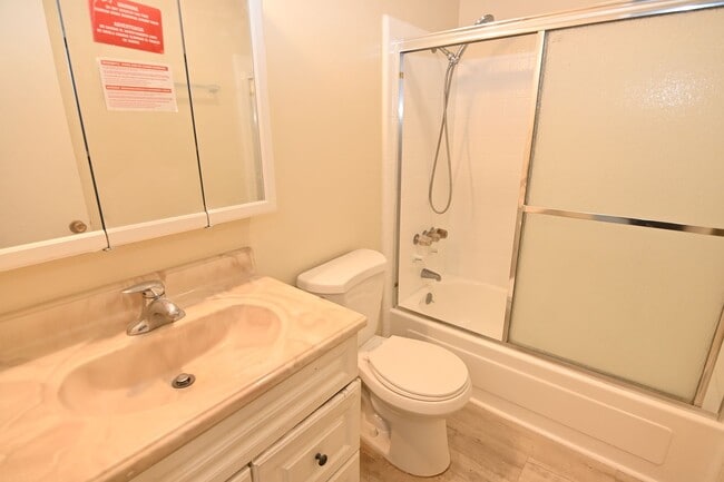 Building Photo - 639 Bolton Ct