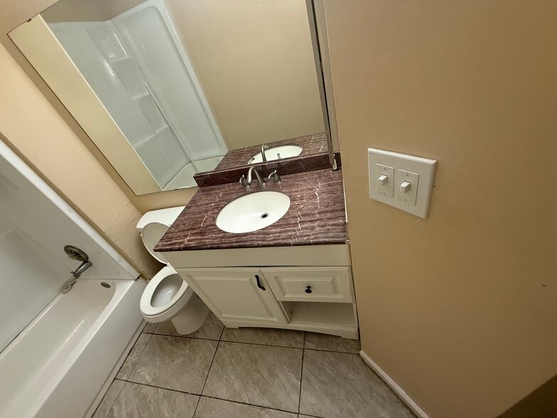 1st bathroom - 606 Ridge Creek Dr