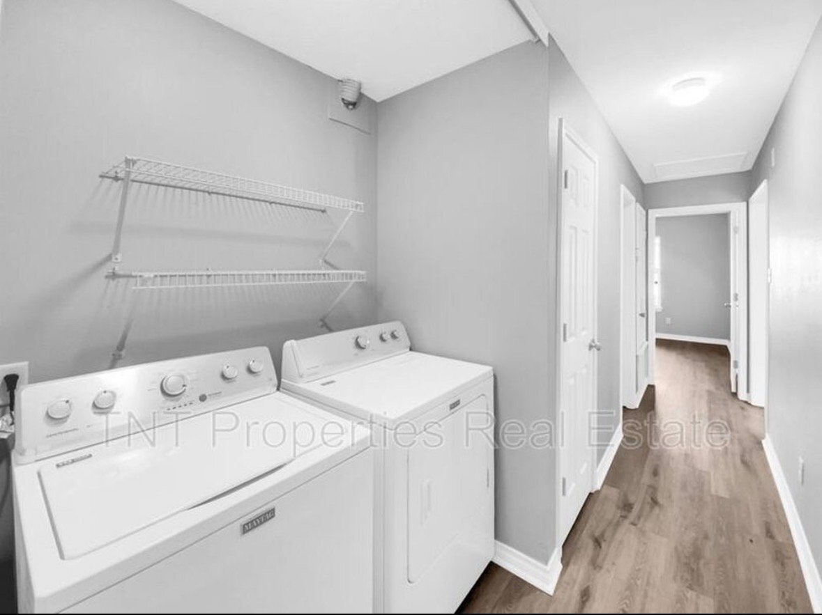 Building Photo - 1518 Pine Ridge Dr