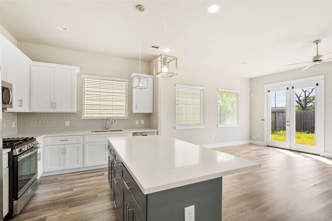 Building Photo - 2509 Des Chaumes St