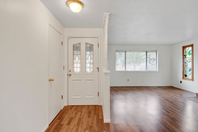 Building Photo - SW Portland - Single Level - 3 Bed, 2 Bath