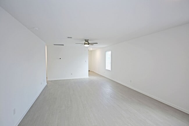 Building Photo - 462 River Run Wy