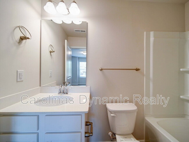 Building Photo - 914 S Battleground Ave
