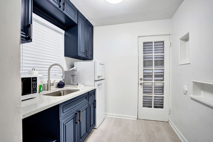 Building Photo - 101 Lucerne Ave