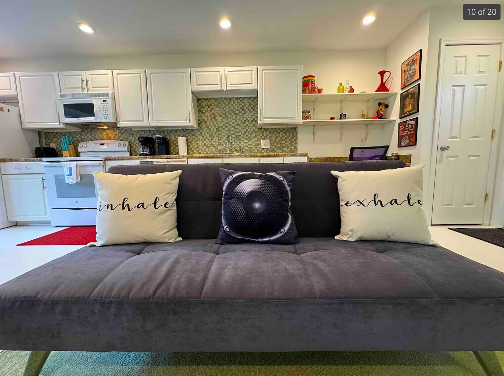 Building Photo - 924 Spain Ave