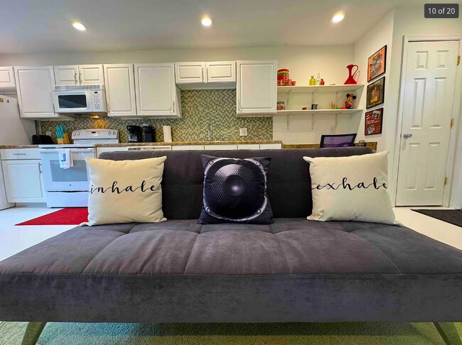 Building Photo - 924 Spain Ave