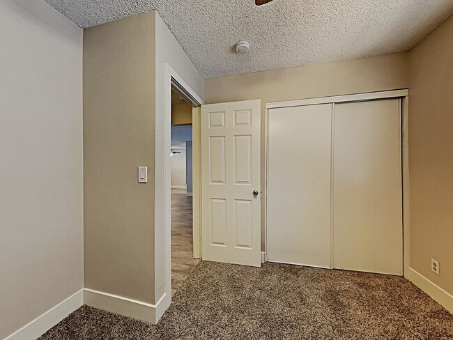 Building Photo - 3137 La Mesa Dr