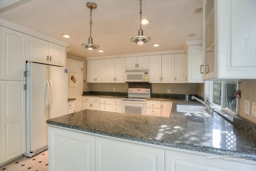 Building Photo - 768 Comet Dr