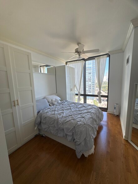 Building Photo - 233 E 13th St