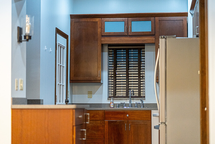 Kitchen - 2333 Sidney St