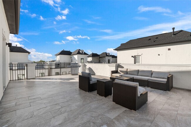 Building Photo - 3319 Beverly Frst Dr