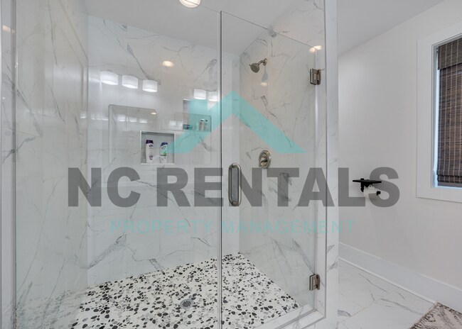 Building Photo - 1501 E Jones St