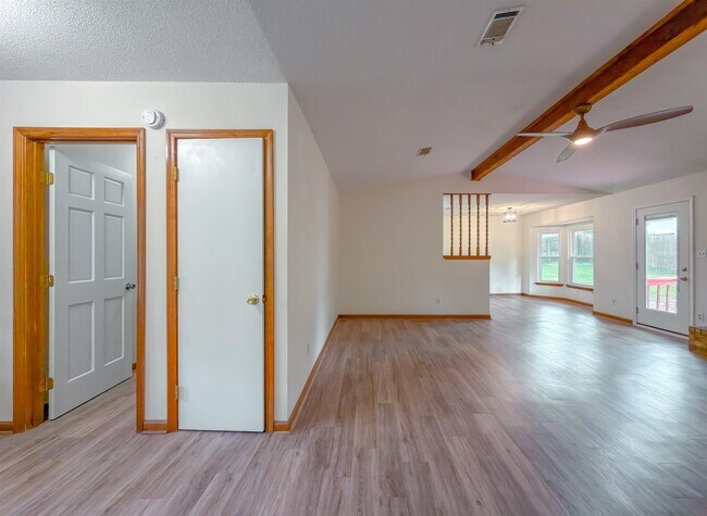 Building Photo - 776 Lupine Ln