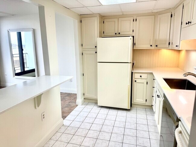 Building Photo - 51 Broad St