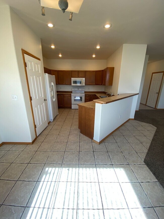 Building Photo - April Rent FREE - Triple Car Garage