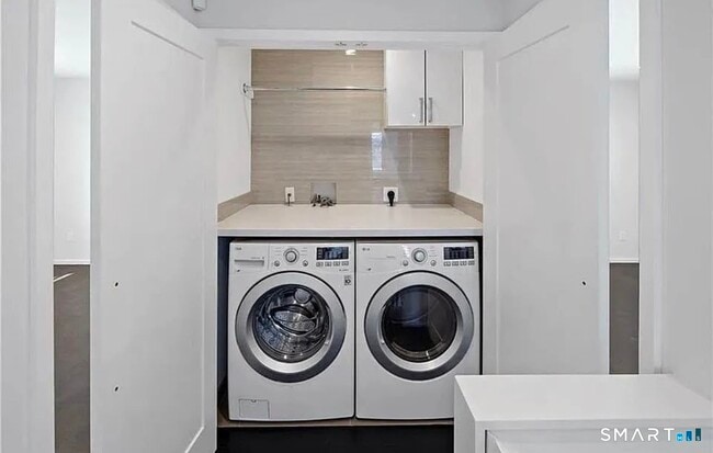 Building Photo - 24 Avery St