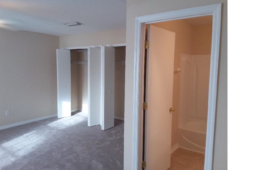 Master Bedroom - 315 Redwood Ln