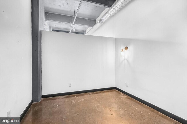 Building Photo - 1701 Tulip St