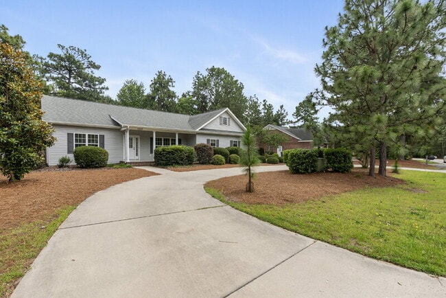 Building Photo - 1350 Monticello Dr