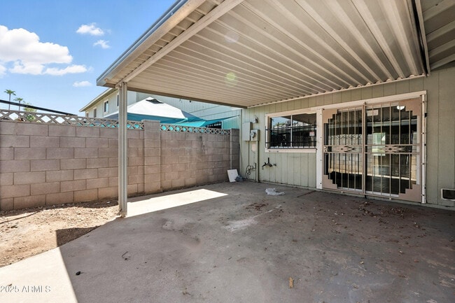 Building Photo - 2645 W Elm St