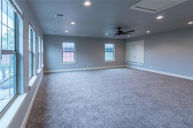 Building Photo - 306 E 34th St