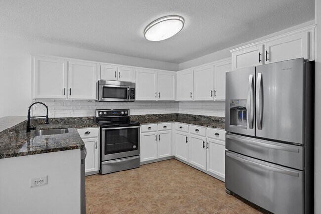 Building Photo - 75 Oak Ridge Cir