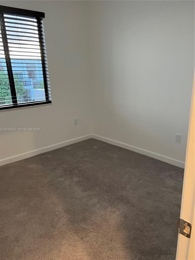 Building Photo - 20631 NE 7th Pl