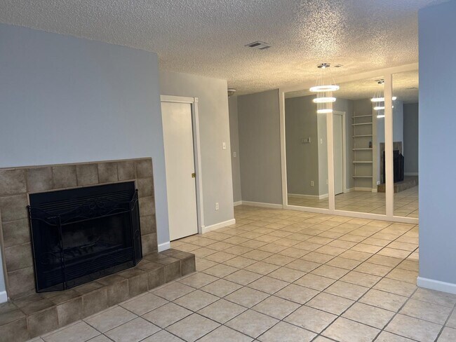 Building Photo - 2379 Briarwest Blvd