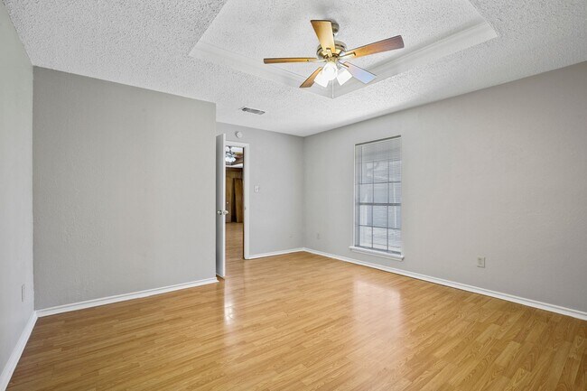Building Photo - 226 E Pritchard Ln