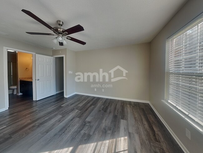 Building Photo - 9973 Waterside Dr