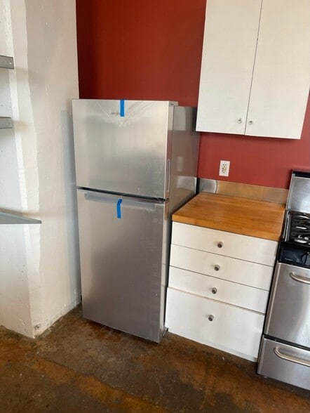 Building Photo - 247 4th St