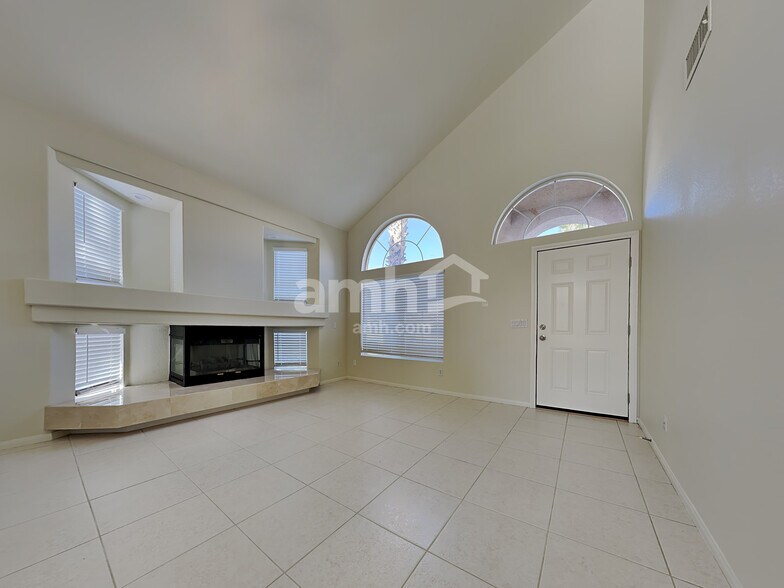 Building Photo - 9761 Trailing Daisy St